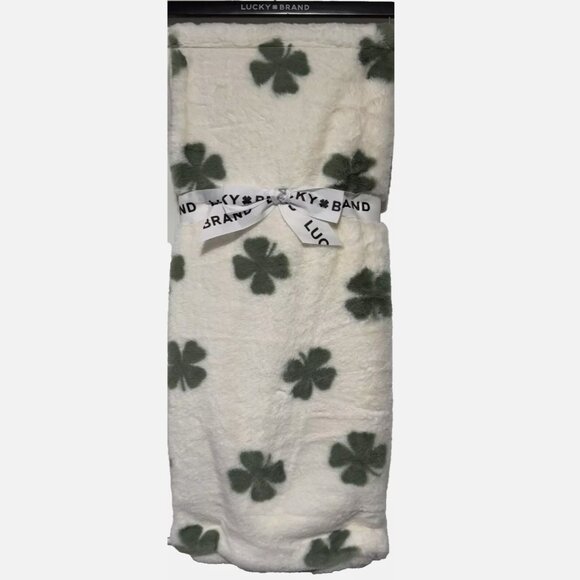 Lucky Brand Shamrock 4 Leaf Clover Faux Fur Throw Blanket Green St Patricks Day - Picture 3 of 9